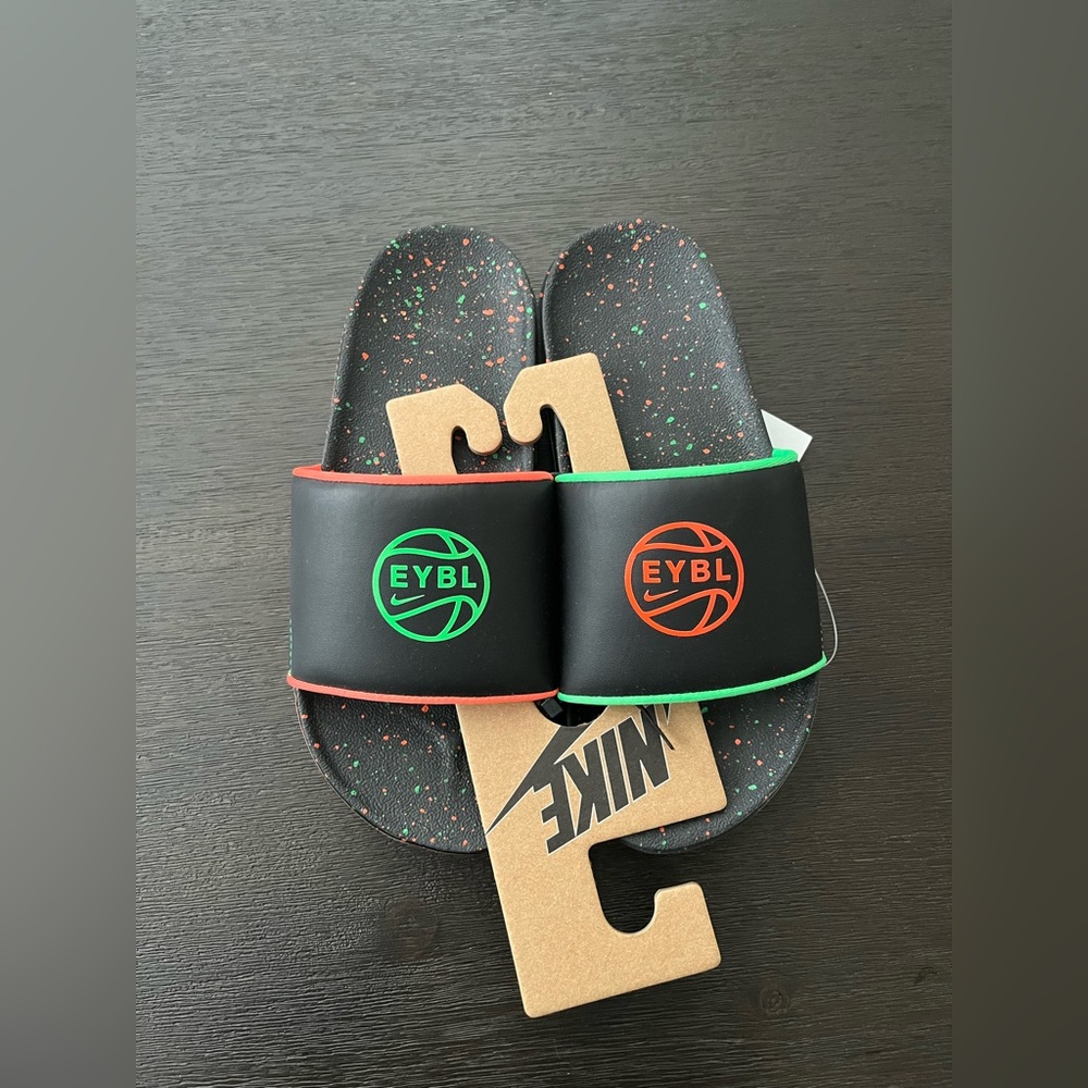 NIKE OFFCOURT SLIDES EYBL Womans Black/Green Spark